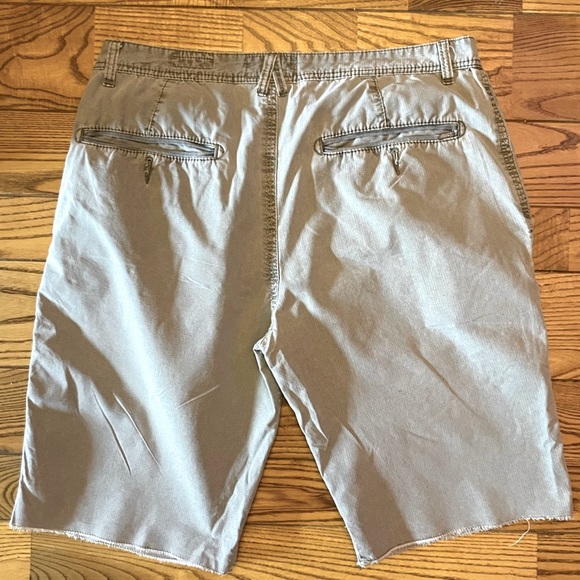 BKE Buckle Black Tailored Shorts Olive Flat Front Sz 36 - Picture 2 of 4